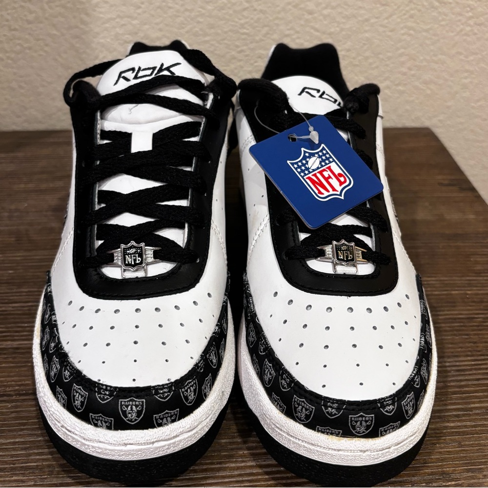 (SPECIAL EDITION) REEBOK NFL Recline Oakland Raiders men’s size 6.5